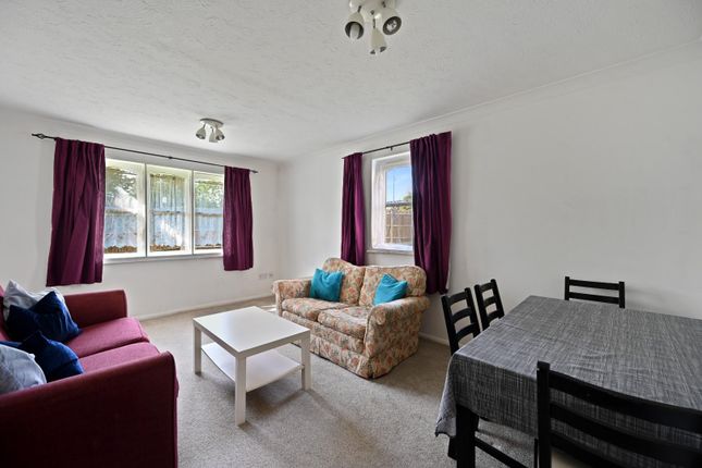 Thumbnail Flat for sale in Stirling Grove, Hounslow