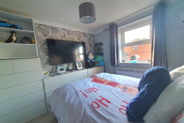 Flat for sale in Trinity Court, Hinckley