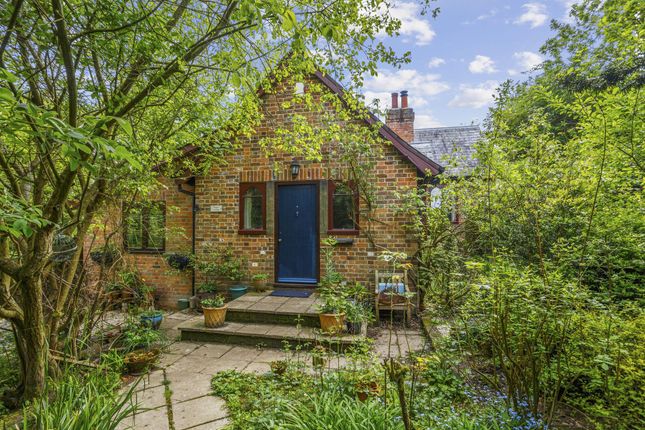 Thumbnail Cottage for sale in Hoe Benham, Newbury, Berkshire