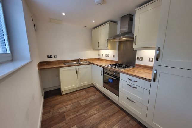 2-bed flat on 26, SWINDON, £950/mo