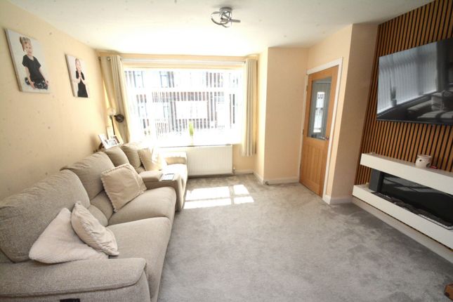 21, Mossbank Avenue, Droylsden photo 3