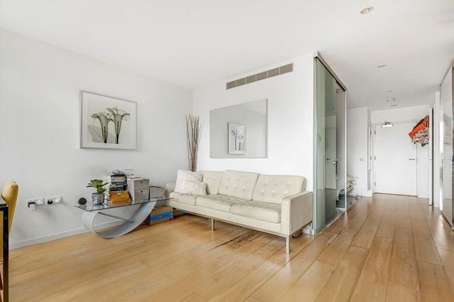 Fairmont Avenue, London photo 4