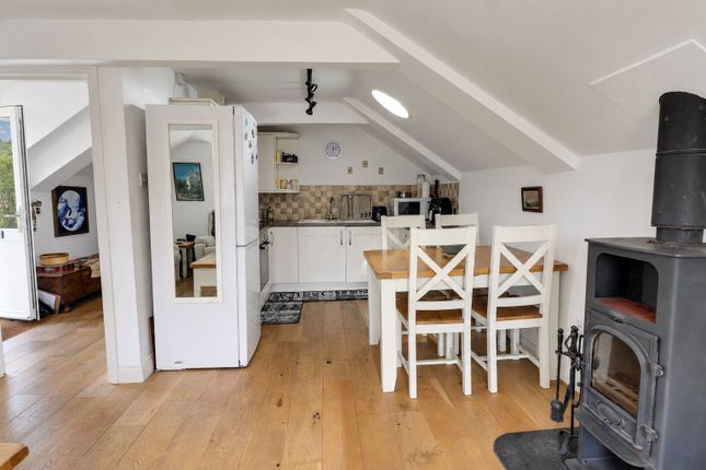 Flat 3, Stable Bar, 14, Newport Square, Cornwall photo 2