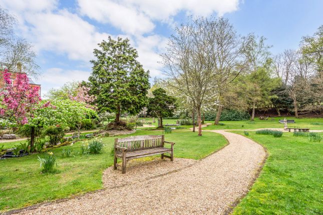 Terraced house to rent in London Road, Sunninghill, Ascot, Berkshire