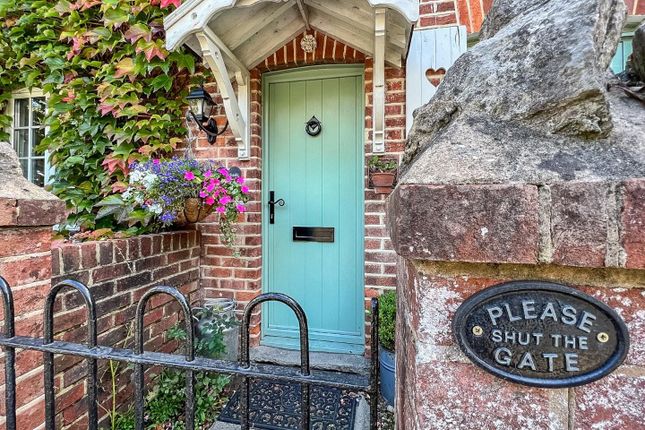 2, St Michaels Cottages, Ashey Road, Ryde photo 2