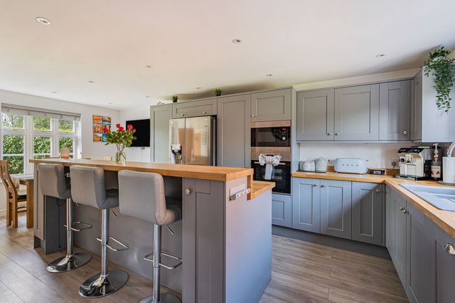 3 Voyager Drive, Swindon photo 2