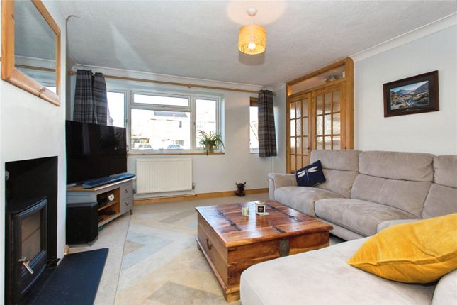 24, Walnut Tree Close, Royston photo 4