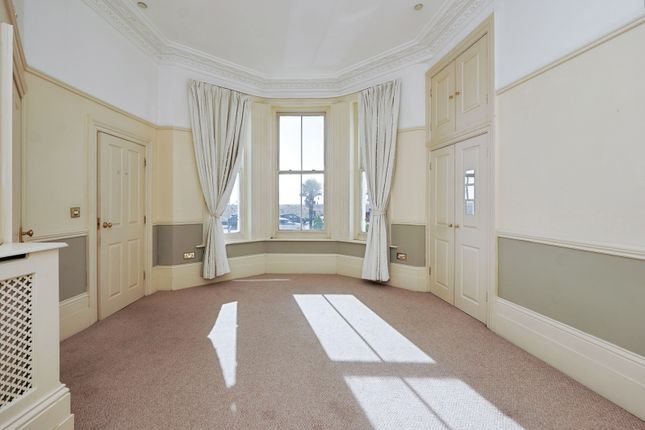 Marine Crescent, Kent photo 4