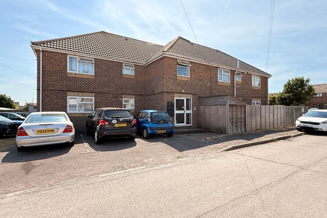 2-bed flat on Flat A, 109 Southwood Road, Hayling Island, £100,000