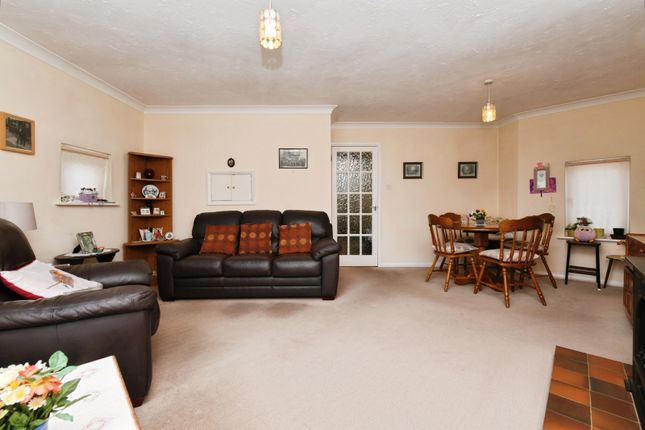 24, Rosecroft Close, Basildon photo 4