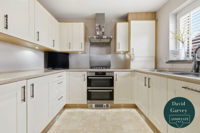 20, Leaf Hill Drive, Romford photo 4