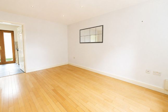 15a, Hilda Avenue, Bury photo 4