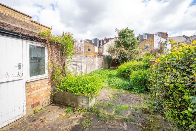 53 Laurel Avenue, Twickenham photo 2