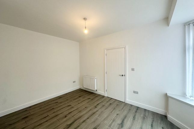 6, Castan Road, Pontyclun photo 4