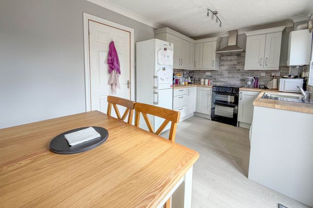 8, Ethel Tipple Drive, Norwich photo 4