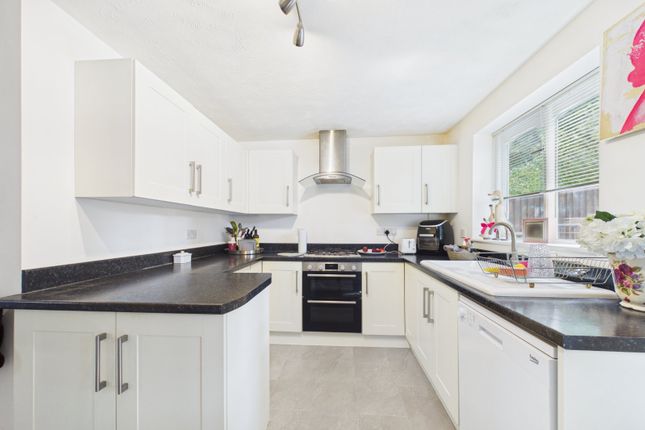 17, Saxon Drive, Bracknell photo 3