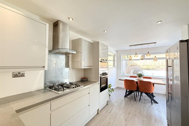 5, Hunt Avenue, Ashton-Under-Lyne photo 3
