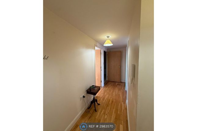Flat, Scotney Gardens St Peters St, Maidstone photo 5