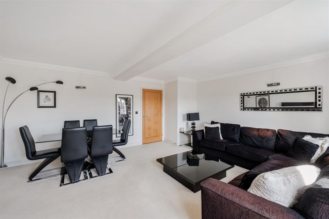 19 Elizabeth House, Elizabeth Drive, Banstead photo 3