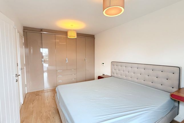 24, Woodford Green photo 2
