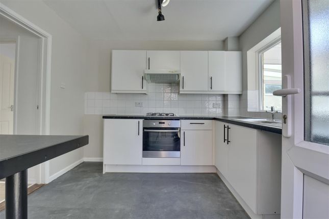 15, Durham Gardens, Waterlooville photo 2