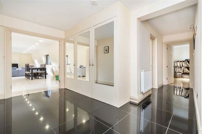 Flat 15, Fenchurch House, 136-138, Minories, London photo 4