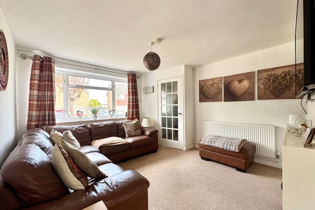 41 Hunters Field, Faringdon photo 2