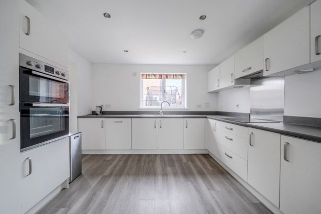 16, Brunel Way, Fareham photo 2
