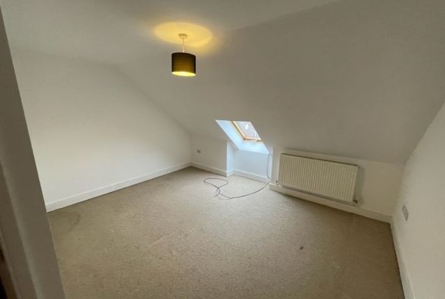 Flat 8, 170, Town Street, Leeds photo 5