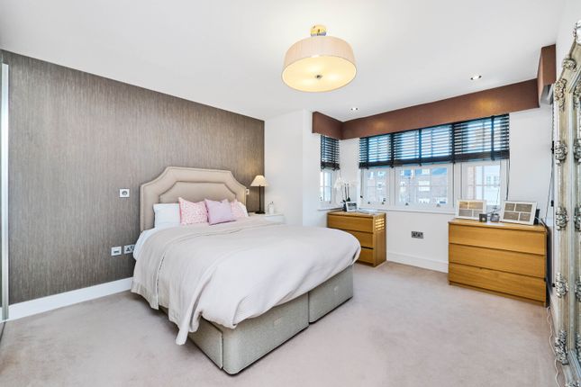 Semi-detached house for sale in Drury Close, Putney, London