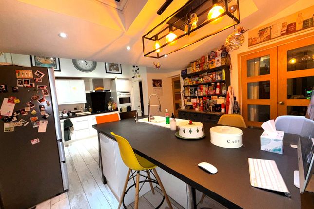 Holly Tree Cottage, St Dunstan's Road, Lower Feltham photo 3