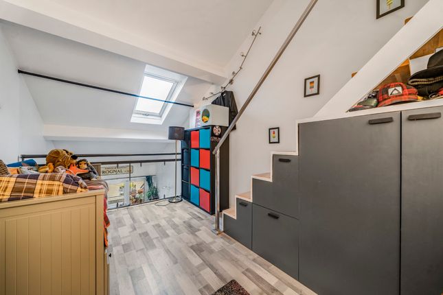 Flat 541 Manhattan Building, Bow Quarter, London photo 4