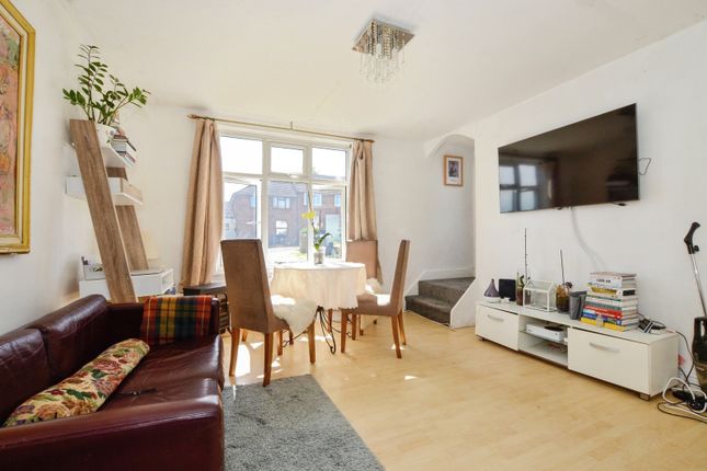 5, Playfield Road, Edgware photo 3