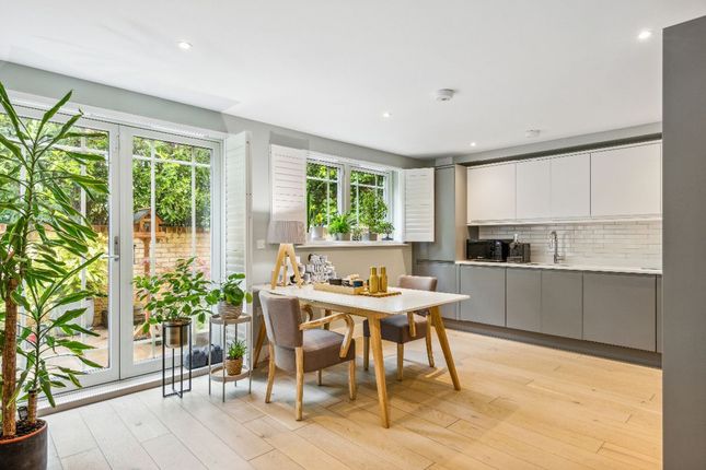 Thumbnail Maisonette for sale in Brookfield Mews, London