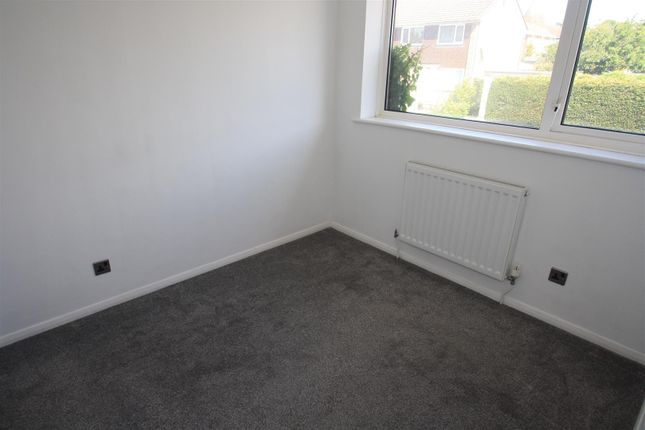 32, Lenside Drive, Maidstone photo 4