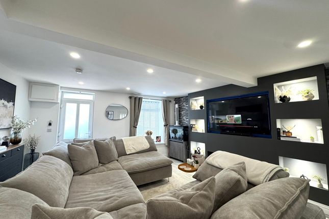 1 Lincoln Street, Porth photo 4