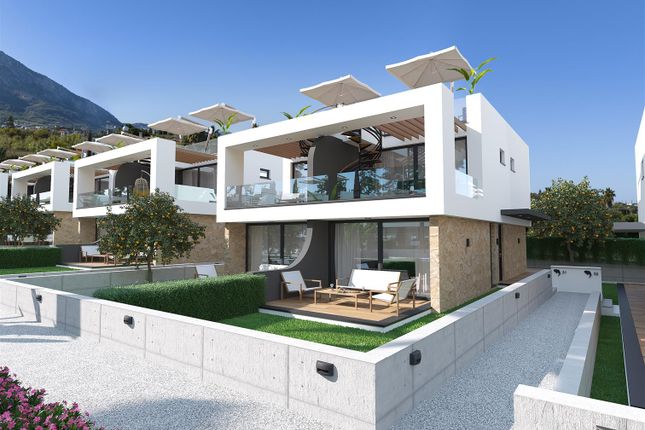 Thumbnail Villa for sale in Karaoglanoglu Caddesi, West Of Kyrenia