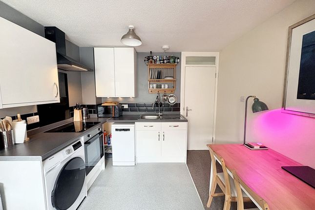 Flat 7, 2-3 Stokes Lane, Plymouth photo 3