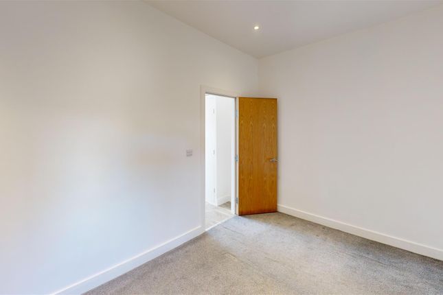 Flat 1, Redlands Place, Brighton Road, Horsham photo 4