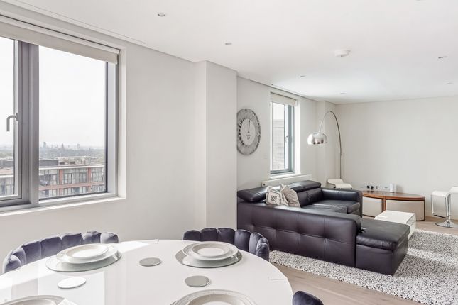 Flat for sale in Merchant Square East, London