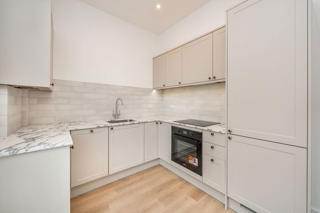 Flat 2, 14, Summerland Gardens, LONDON photo 3