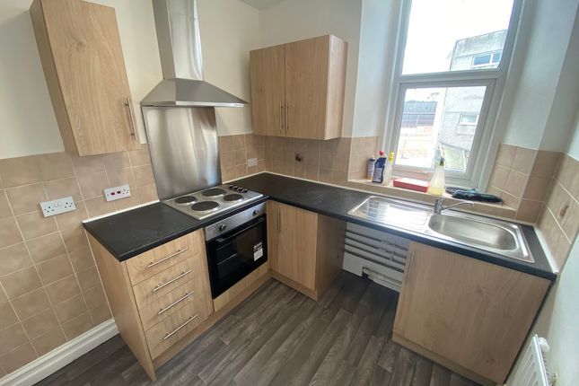 Thumbnail Flat to rent in Hyde Road, Paignton
