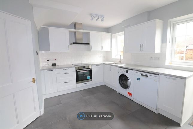 Clinton Crescent, Aylesbury photo 3