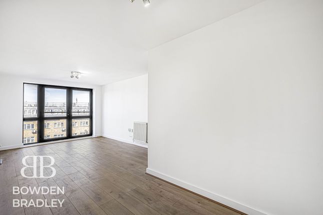 Flat 46, Gateway Court 5-7 Parham Drive, Ilford photo 3