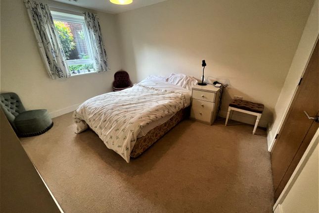 Flat for sale in Elliott Court, High Street North, Dunstable
