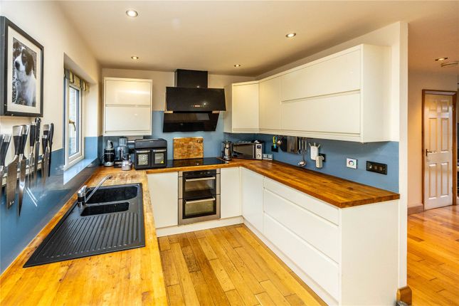 147b, Lane Top, Huddersfield photo 4