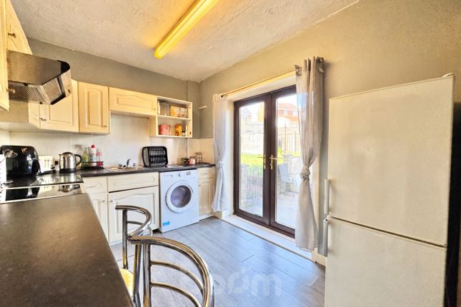 6, Reid Avenue, Dalry photo 3