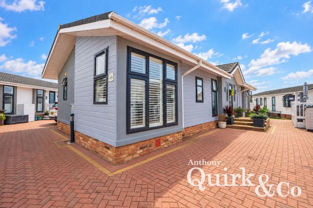 2-bed caravan on 459, Elm Way, Wickford, £270,000