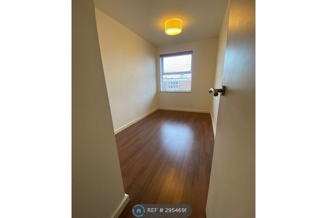 Flat, Oaklands Court Somerstown, Chichester photo 4