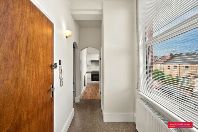 Flat 2, 1, Holly Park Road, London photo 4